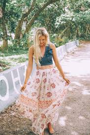 Wash hairs moderately this is one of the best long hair growing tips because if you wash your hair daily then it may be damaged more, so you can need to wash your hairs 2 to 3 times a week as per the need. 13 Ways To Make Your Hair Grow Barefoot Blonde Amber Fillerup Clark