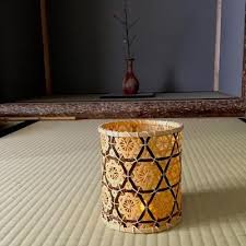 日本工芸堂のバイヤーが 各地の工芸産地をまわり職人さん メーカーとお話ししながらその地の特徴や歴史に根ざした商品を選定してまいりました 自信をもっておすすめする商品をぜひゆっくり 納得いくまで拝見ください 副島硝子 肥前びいどろ 佐賀県 柿沼人形