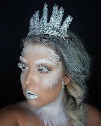 Reine De Glace Halloween Costume Maquillage Princesse De Glace Frozen En 2020 Maquillage Blanc Maquillage De Deguisement