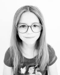 Courtney Sinagra's Instagram, Twitter & Facebook