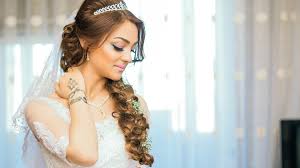 Für friseure steht stets das menschliche haar im mittelpunkt. Frisur Und Make Up Weddybird Hochzeitsmagazin