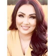 Beth Pina's Instagram, Twitter & Facebook