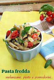 Pasta aromatica fredda, al pesto di olive, pasta fredda con verdure grigliate , piccante, pasta fredda al pesce, s formato di verdure, farfalle fredde con peperoni, conchiglie con ragù freddo di fagioli , insalata di pasta e spada , gnocchi freddi al tonno, penne fredde alla robiola , festonelle fredde al. Pasta Fredda Con Melanzane Pesto E Pomodorini Appetitoso Piatto Unico