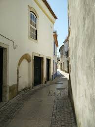 Ipa2|'toʁɨʃ 'vɛdɾɐʃ) is a city and a municipality in the district of lisbon, portugal, about below is a white scroll with the words cidade de torres vedras (torres vedras city). Torres Vedras Portugal Torres Vedras Torre Cidade