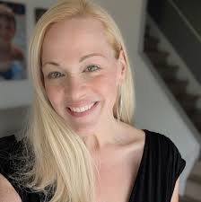 Crumbl has two desserts, a new cookie, and the return of Biscoff Cookie  Butter in this week's lineup: Butter Cake ($.99 upcharge): A warm, gooey  butter cake baked with a crunch of