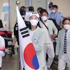 키 180cm 에 1 남 2 녀를 두고 있으며 경복여자상업고등학교를 졸업하였다. Mwleo465b4ivym