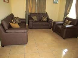 Un Lindo Y Comodo Juego De Sala En 3 2 1 En Color Marron Muy Elegante Para La Casa Peru Home Decor Furniture Home