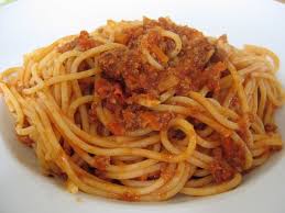 Untuk sos bolognese, tumis bawang besar dan bawang putih hingga layu. Resepi Spaghetti Bolognese Resepi Bonda