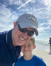 Gallo and Smith take their seats as Midlo's new science teachers