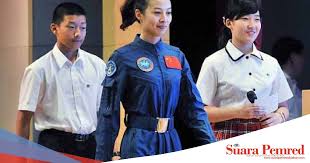 Kapten Tentara Wang Yaping, Astronot Wanita Pertama China: Sukses  'Spacewalk' 6,5 Jam! — Suarapemredkalbar.com