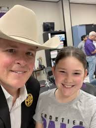 I feel like every day would be a little better if I could start each  morning in 4th grade! 🤓 Enjoyed getting the chance to read and visit with  Mrs. Klein's class