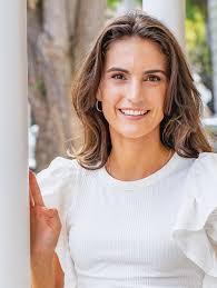 Hannah Fleming's Instagram, Twitter & Facebook