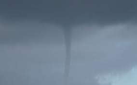 Etwa 30 häuser wurden in borken beschädigt, zehn bäume entwurzelt. Borken Kleiner Tornado Wutet Radio Kiepenkerl