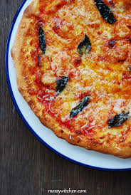 And the ingredients are so simple, that you can easily make it at home. Pizza Margherita Messy Witchen