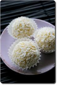 Truffes Au Chocolat Blanc Gaufrettes Et Coco Facon Raffaello Truffe Chocolat Blanc Truffes Au Chocolat Chocolat Blanc