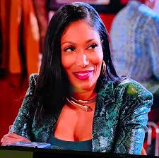 Her necklace is so cute 🥹🤏🏻🩷 #CHANELxBecky #beckysangels  #CHANELSpringSummer26xBecky #parisfashionweek #pfw