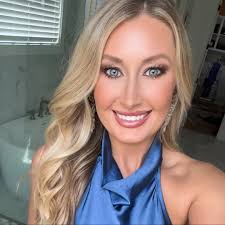 📣 MAC SPOTLIGHT- Dr. Carley Langston 📣 • 👩‍⚕️ “ My favorite part of my  job is that I get to meet so many animals and their families. It is really  special