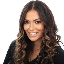 Kerri Hunt's Instagram, Twitter & Facebook