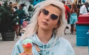 Karen bachini tem 26 anos, é carioca e mora em são paulo. Aderindo Ao Clean Beauty Descobri Que Estava Com Cancer Vogue Beleza