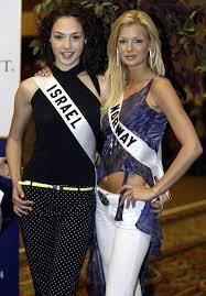 Gal gadot when 18 year old was miss israel 2004. Photos Of Gal Gadot As Miss Israel Truly Capture Early 2000s Style Gal Gadot Style Gal Gadot Wonder Woman Gal Gabot