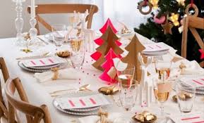 Silver christmas table setting with christmas decorations. 5 Christmas Table Setting Ideas In Different Styles