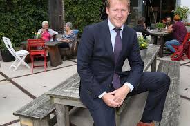 Minister bas van 't wout van economische zaken (vvd) wil op dit moment niet toezeggen dat pinkpop ook onder de garantieregeling gaat vallen voor iedere donderdagavond voorafgaand aan een grand prix te zien op l1 tv en de online kanalen van l1, waarin xavier maasen en sem caelen je bijpraten. Bas Van T Wout Vvd De Lol Van Het Ondernemen Gaat Eraf Vno Ncw