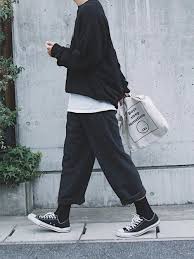 Pin By Alexa Ubeda On Yungblud Looks Minimalist Fashion Women Minimalist Fashion Fashion