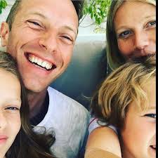 Gwyneth Paltrow i Chris Martin to wzór tego, jak powinno wyglądać rozstanie  i życie po rozwodzie: „Jest dla mnie jak brat. Kocham go”