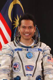 Setelah berbincang oleh pihak jawatankuasa, dua nama dipilih, iaitu dr sheikh muszaphar dan dr faiz. Angkasawan