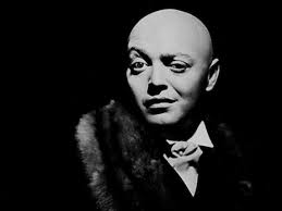 Peter Lorre promotes 'Smell-O-Vision'