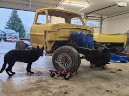 Pretty good day of wrenching, but a bent radius arm and transfer case  mounts not fitting right put me behind a bit. I'm still happy though.