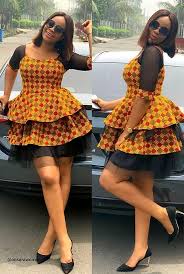 Model pagne africain avec dentelle. Pin By Annie On Wax Wax Wax African Fashion Skirts Latest African Fashion Dresses African Print Fashion Dresses