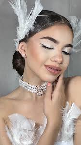 Buenos días!!! ☀️ Hace unos días una chica me preguntó cómo era mi  maquillaje para los videos así que aquí les traigo el los productos que  utilizo y como me aplicó el