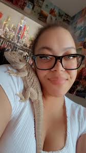 OMG!!! Blitz did a full body shed. Bright and Orange as ever!!! 🧡❤️