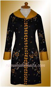 Model baju gamis batik kombinasi blazer panjang memang sangat cocok menemani penampilan kaum muslimah untuk bisa tampil anggun dan oke, langsung saja kita simak beberapa inspirasi model gamis batik kombinasi blazer 2020 terbaru yang telah kami sajikan lengkap untuk kamu. 30 Model Gamis Kerja Formal Fashion Modern Dan Terbaru 2021