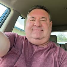 Lamar Burns (@iampogie) • Threads, Say more