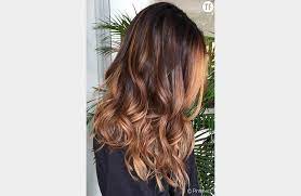 Si vous êtes à la recherche des idées pour votre coiffure, vous êtes sur la bonne page. Foilyage La Tendance Coloration Pour Les Brunes Terrafemina