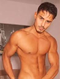 Valentin Alexandru di Amici con una star di OnlyFans: le sue foto sexy -  BitchyX