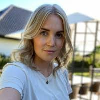 Jessica Hedman's Instagram, Twitter & Facebook