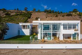 Preferably with a pacific view. Eli Broad S Richard Meier Designed Home On Malibu S Carbon Beach Lists For 75 Million Wsj