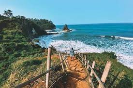 Wisata Pantai Karang Gantungan Info Lokasi Rute Harga Dan Tipsnya