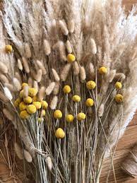 How To Combine Dried Grasses In A Perfect Arrangement Dried Flowers Dried Bouquet Grass Centerpiece