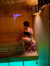 Khadija Alyafei تركب على الزب