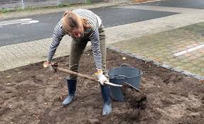 Als lehm bezeichnet man ein gemisch aus ton und feinem sand. Lehmboden Verbessern Und Auflockern Green For Me