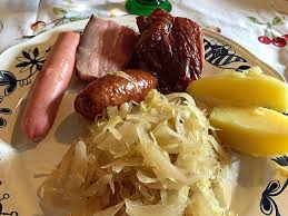 Contrairement Aux Idees Recues Il Est Deconseille De Rincer La Choucroute Crue Avant De La Cuisiner Le Gout Par Choucroute Alsacienne Choucroute Recette Chou