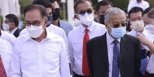 Mahathir mohamad and anwar ibrahim have been at the center of malaysian politics since 1982. Malaysia S Mahathir Anwar Shelve Rivalry To Protest Pm Thefastnewz