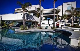 Silicon Valley Mansion Once Upon A Time Kings Live In Palaces And Rich People Live In Same Beautiful Buildings N Extravagant Homes Modern Mansion Mansions