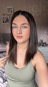 Karlie Holloway's Instagram, Twitter & Facebook