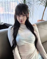 투명하게 번진 오후”…고말숙, 햇살 속 고요한 시선→존재감 압도 - 배상우 기자 - 톱스타뉴스 - 엔터셀럽