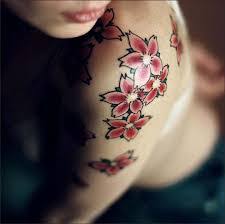 Gold koi symbolise la prospérité et est une couleur très populaire pour les tatouages koi. Signification Du Tatouage D Une Fleur De Cerisier Ou De Sakura